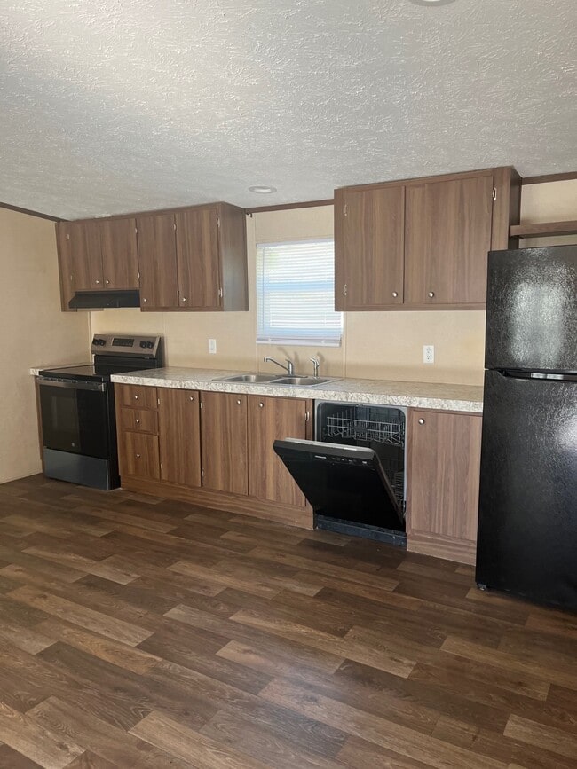 Building Photo - 113 High Ridge Ct