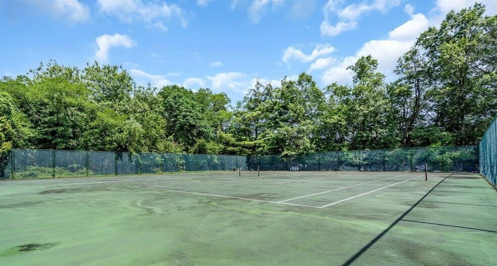 Building Photo - 325 Cricket Ln