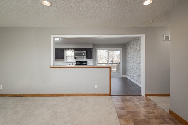 Building Photo - 122 Willa Ln