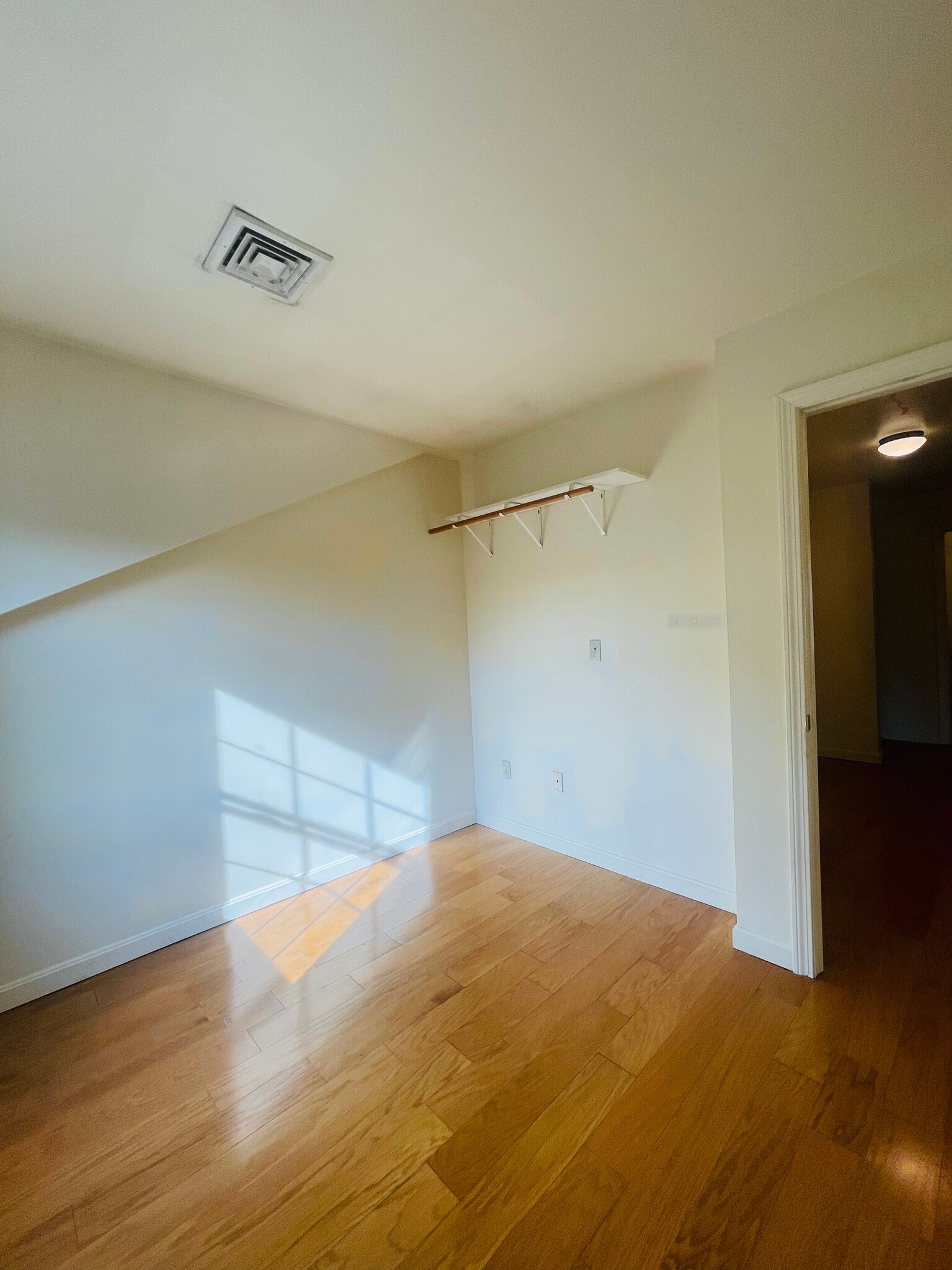 Building Photo - 34 Raymond St