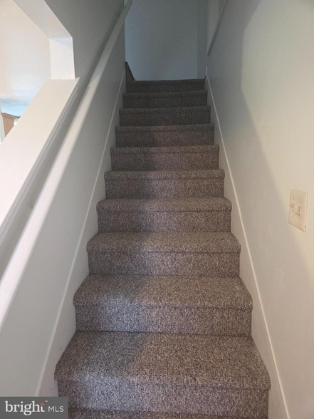 Building Photo - 180 N Main St