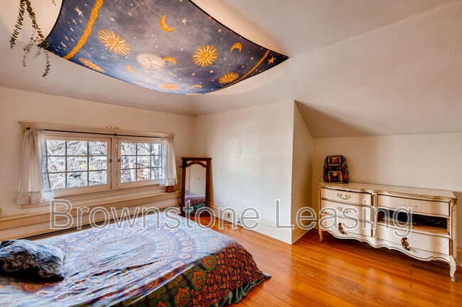 Building Photo - 1035 N Marion St