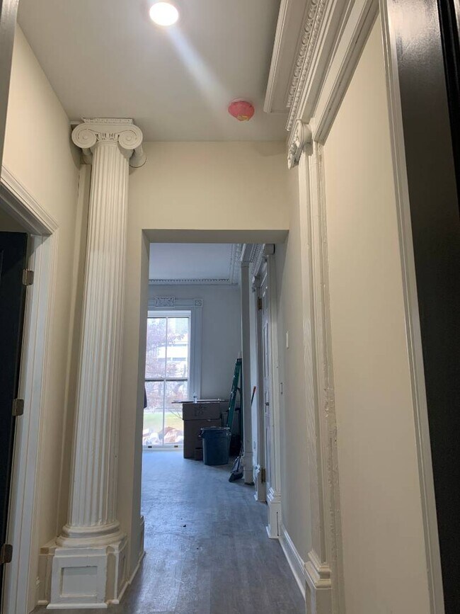 Building Photo - 29 Elk St