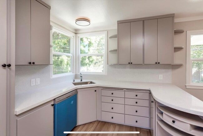 Building Photo - 911 Myrtle St