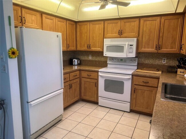 Building Photo - 2425 Doud St