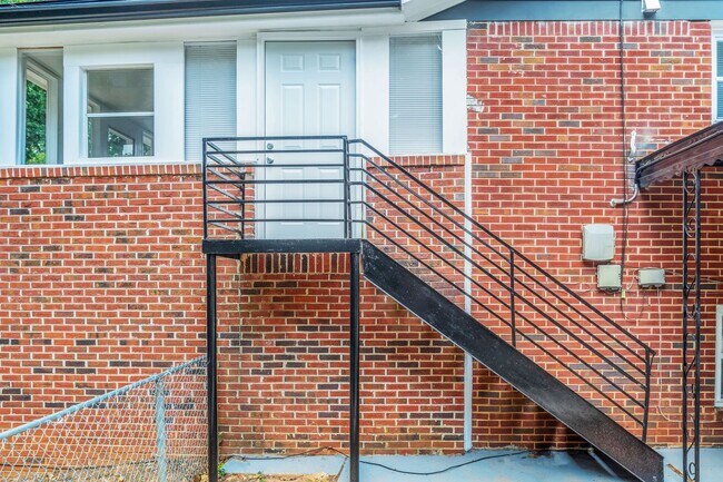 Building Photo - WELCOME HOME!