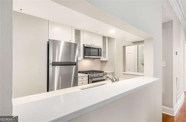 Building Photo - 2840 Peachtree Rd
