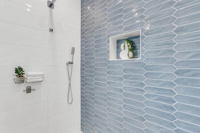 Building Photo - 905 Bay Point Dr