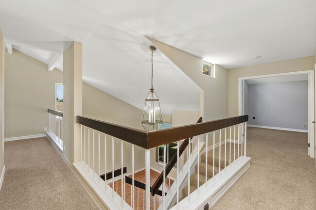 Building Photo - Spacious Home w/ Loft in Village Park!