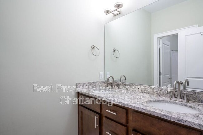 Building Photo - 3111 St Elmo Ave