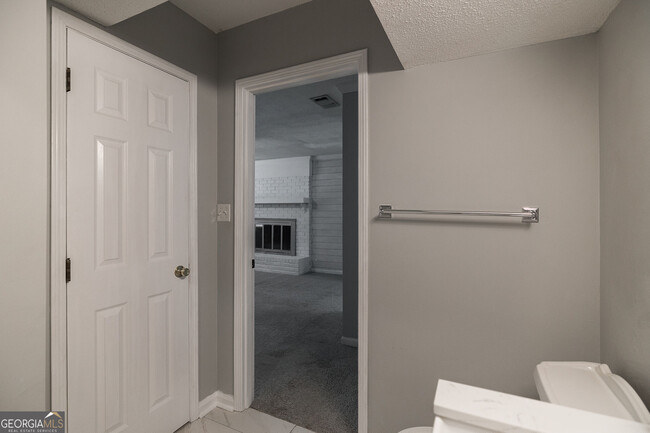 Building Photo - 115 Shadow Moss Dr