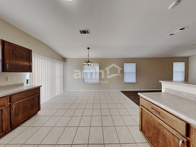 Building Photo - 1419 Diamond Blf