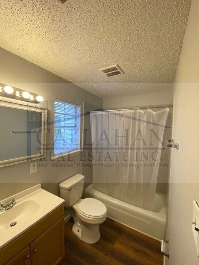 Building Photo - Twin Lakes 3 Bedroom Home