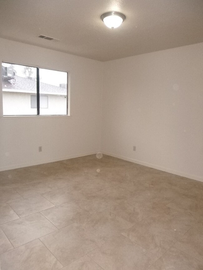 Building Photo - 3355 San Mateo Ct