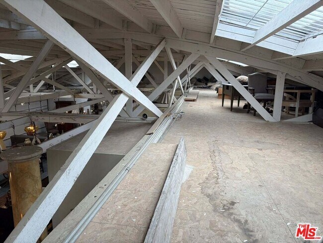 Building Photo - 2252 W Washington Blvd