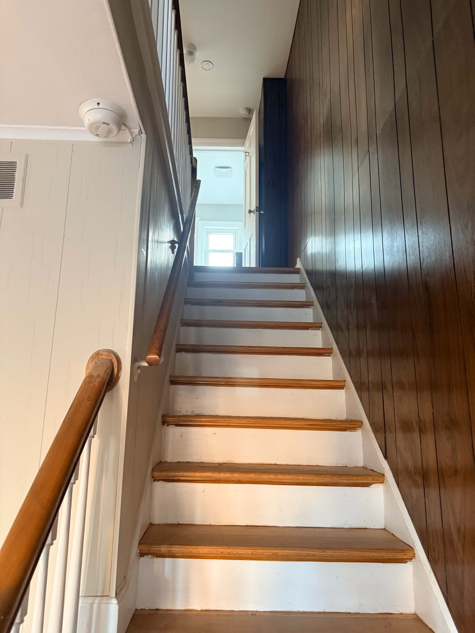 Building Photo - 6704 N Trumbull Ave