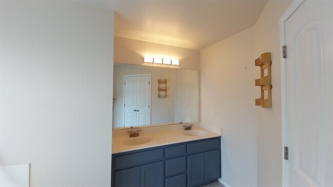 Building Photo - 18116 Viento Dr