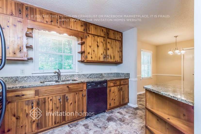 Building Photo - 2905 Piedmont Dr