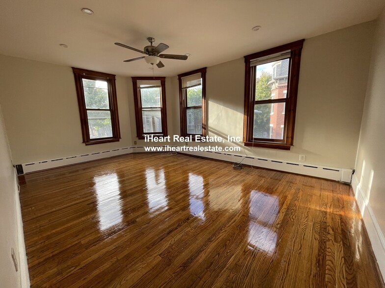 Building Photo - 338 K St