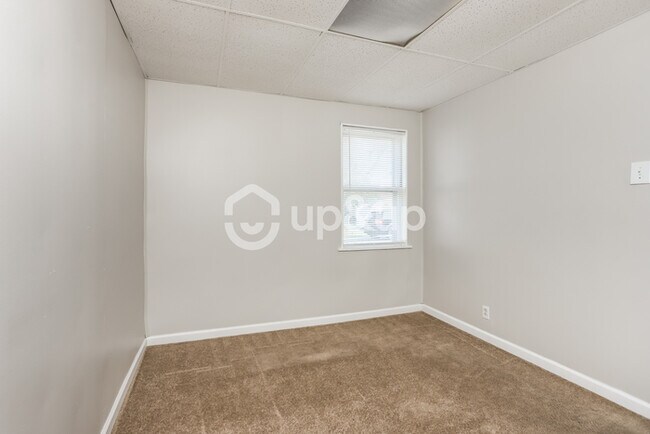 Building Photo - Fantastic 2bd/1ba home! Let yourself in!