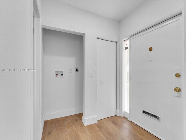 Building Photo - 520 NW 32nd Pl