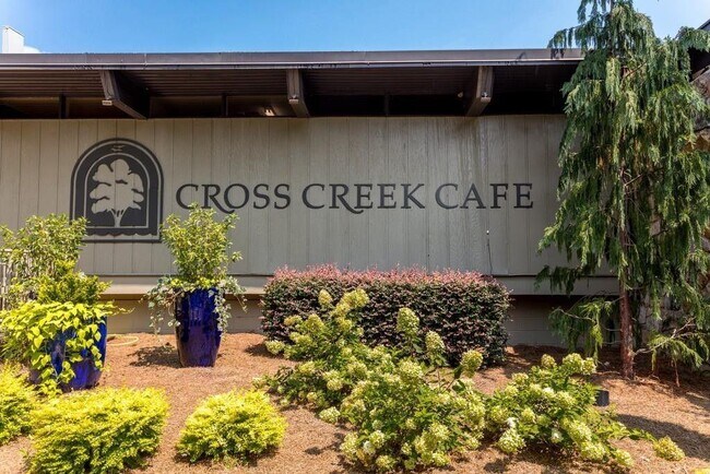 Building Photo - 82 Montre Square NW