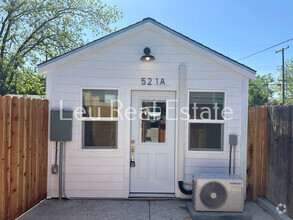 Building Photo - 521 Pleasant St