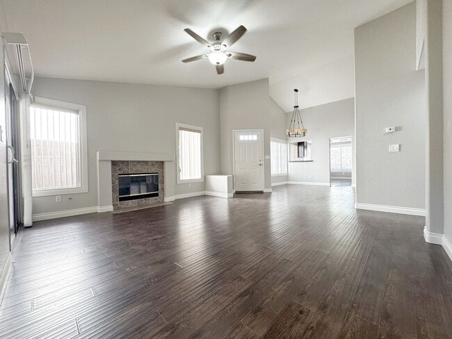 Building Photo - Step into this charming 3-bedroom, 2-bathroom residence in Henderson