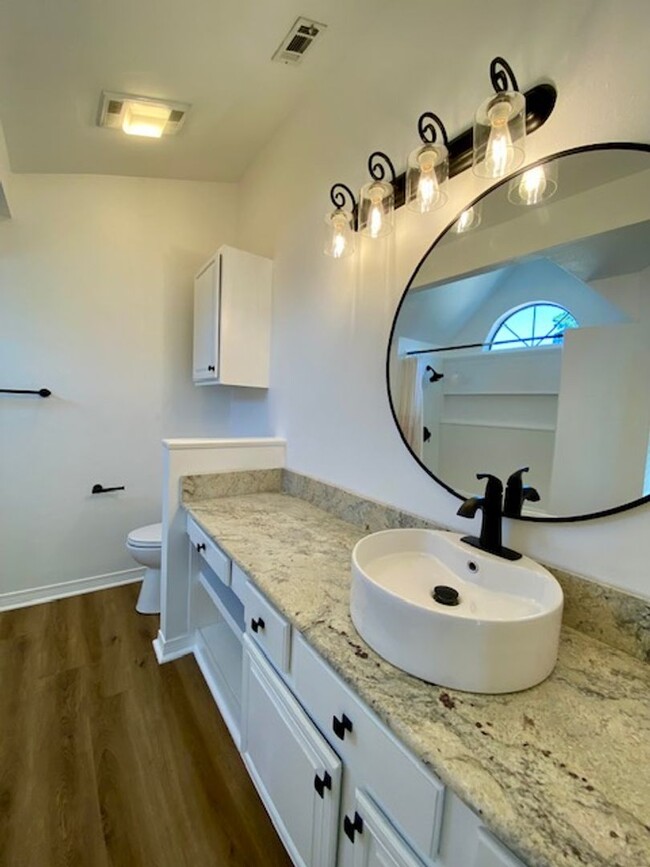 Building Photo - 2 Bedroom 2.5 Bath Condo in Ellerbe Woods!
