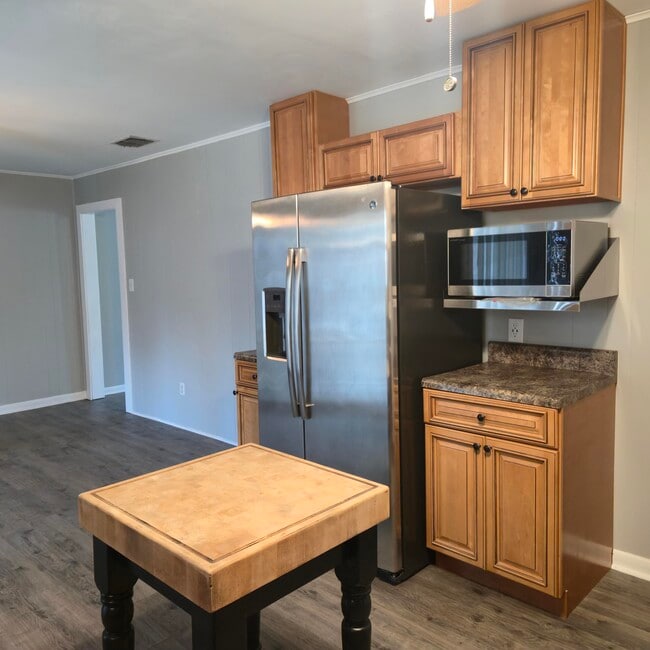 Building Photo - 75 7th Ave