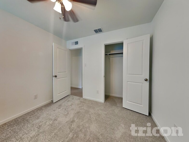 Building Photo - 827 Ponderosa Ln