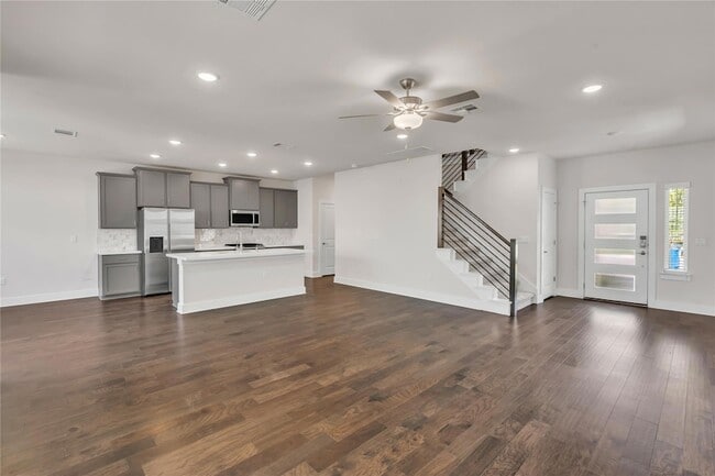 Building Photo - 15607 Ellinger Dr