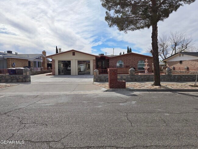 Building Photo - 11188 Shoreline Dr