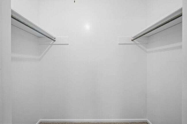 Building Photo - Open Concept 3/2/2, Minutes from LCU & Medical