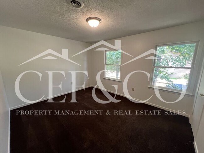 Building Photo - 108-B Stonecreek Dr