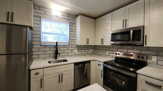 Building Photo - 803 Westwood Dr