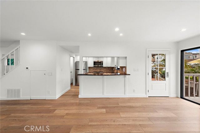 Building Photo - 405 Heliotrope Ave