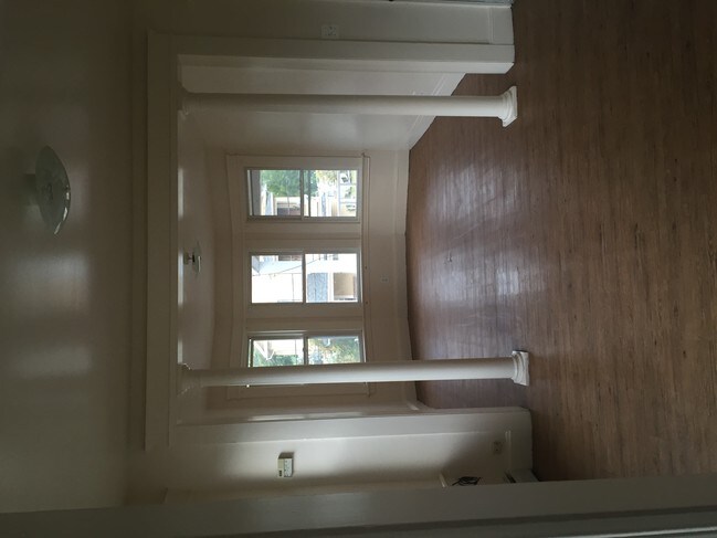 Building Photo - 29-31 Burke St