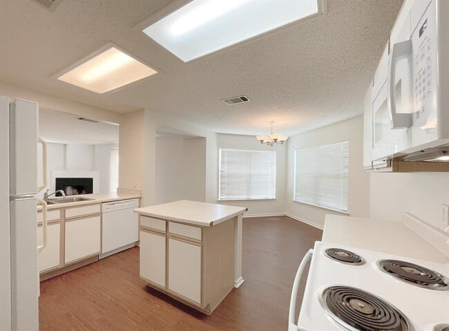 Building Photo - 2812 High Point Cove