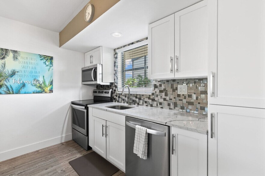 Building Photo - 1011 Anglers Cove