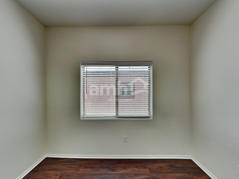 Building Photo - 447 E Placita Lezna
