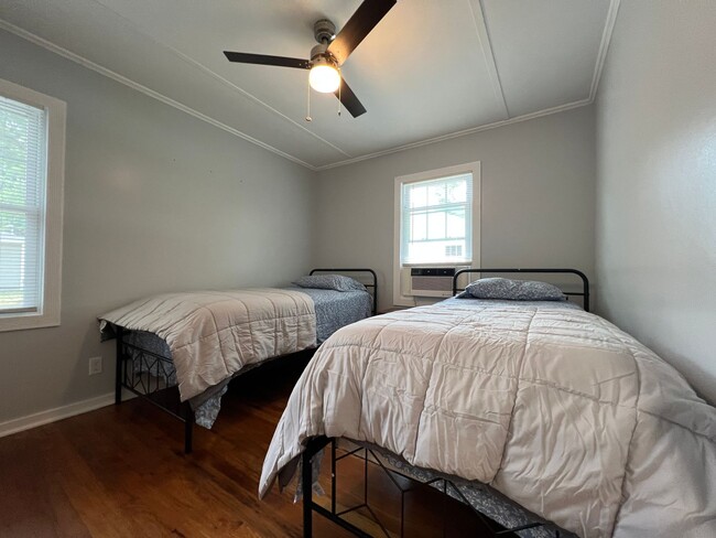 Building Photo - Great Furnished Home in TC