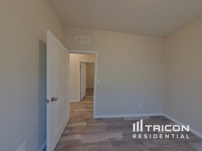 Building Photo - 1073 Cades Cv Wy