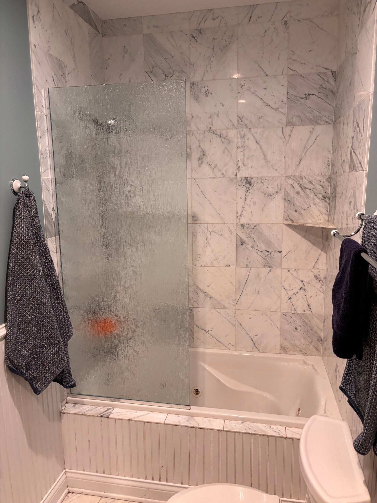 Hall Bathroom - 642 W Bittersweet Pl