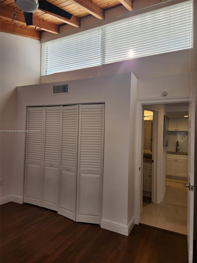 Building Photo - 5201 Orduna Dr