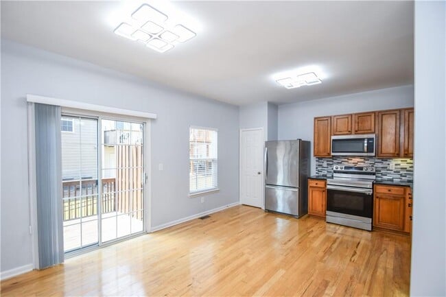Building Photo - 2201 Landing Walk Dr