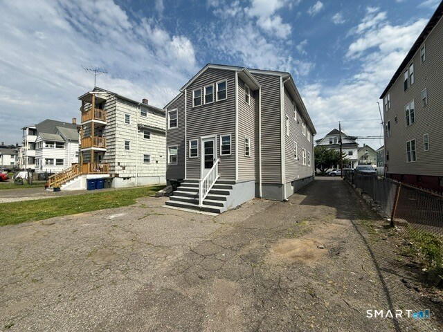 Building Photo - 188 Edna Ave