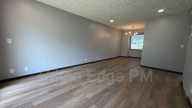 Building Photo - 6235 Holdrege-D5