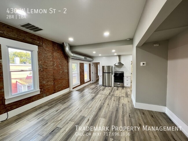 Building Photo - Beautiful West End 2 Bedroom