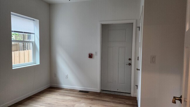 Building Photo - 908 E Gorham St